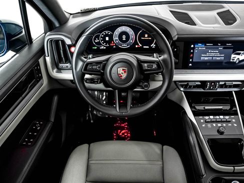 Certified 2024 Porsche Cayenne AWD/4WD image 15