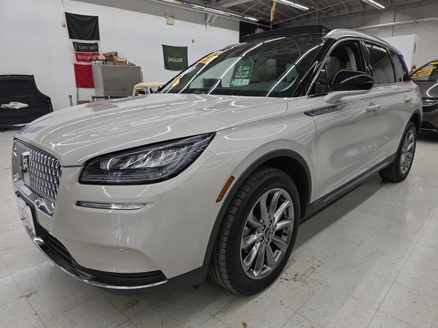 Used 2020 Lincoln Corsair AWD w/ Premium Package image 3