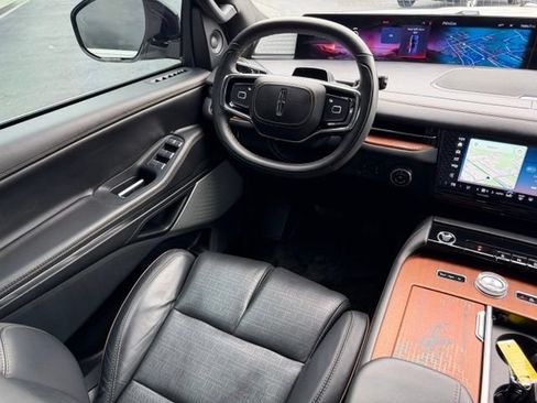 Used 2025 Lincoln Navigator L Black Label AWD/4WD image 30