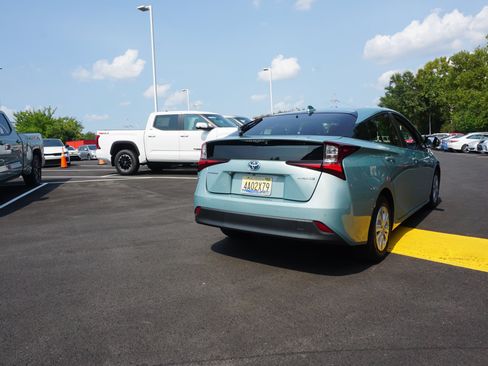 Used 2019 Toyota Prius LE FWD image 3