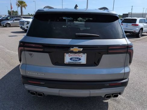 Used 2025 Chevrolet Traverse LT w/ Driver Confidence Package FWD image 5