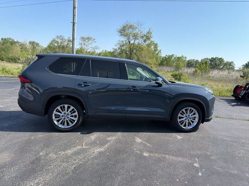 Used 2024 Toyota Grand Highlander AWD image 9
