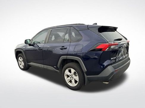 Used 2020 Toyota RAV4 XLE image 3