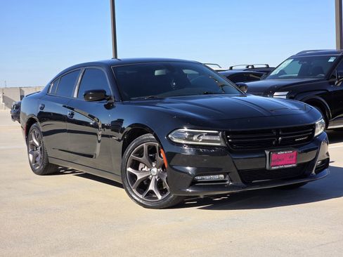 Used 2018 Dodge Charger R/T w/ Plus Group image 3