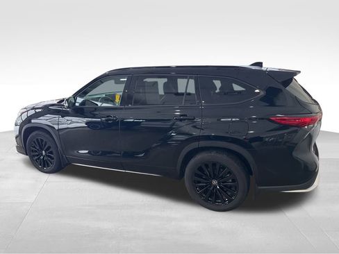 Used 2023 Toyota Highlander XSE image 2