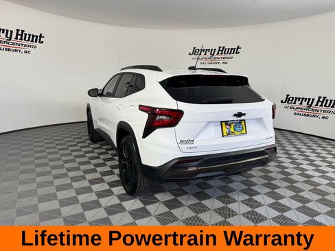 Used 2025 Chevrolet Trax ACTIV w/ Driver Confidence Package image 9