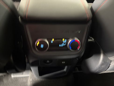 Used 2025 Ford Explorer ST-Line w/ ST-Line Street Pack image 36