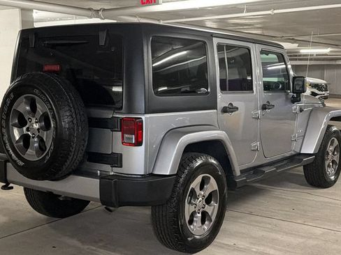 Used 2018 Jeep Wrangler Unlimited Sahara w/ Connectivity Group AWD/4WD image 4