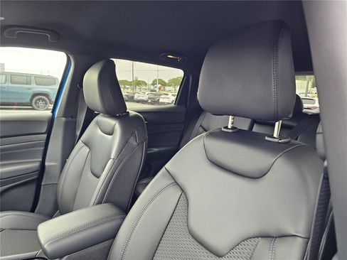 New 2026 Jeep Compass Latitude AWD/4WD image 17
