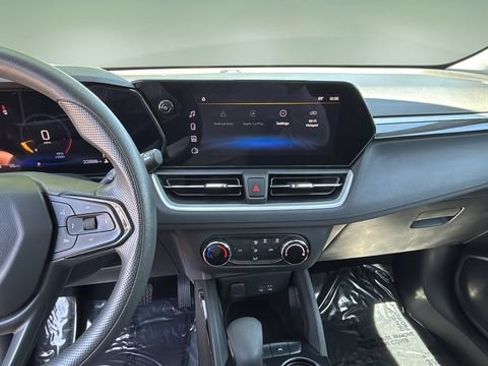Used 2024 Chevrolet TrailBlazer LS FWD image 11