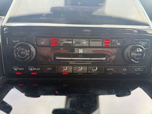 Certified 2024 Jeep Grand Cherokee Limited image 29