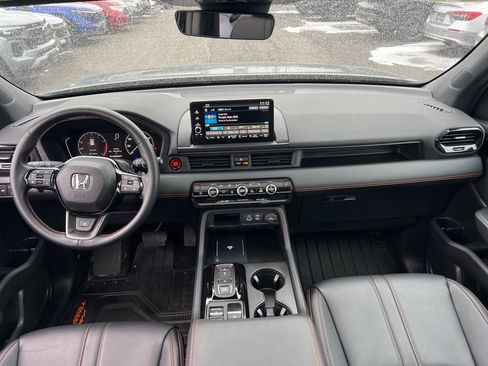 Used 2025 Honda Pilot TrailSport image 19