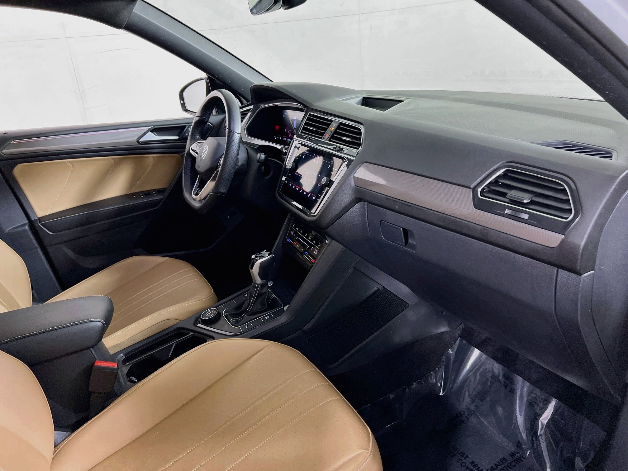 Used 2024 Volkswagen Tiguan SE R-Line AWD/4WD image 28