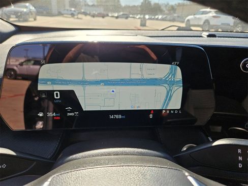 Used 2025 Chevrolet Equinox LT image 29