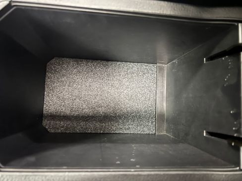 Used 2015 Toyota RAV4 Limited w/ Technology Package image 28