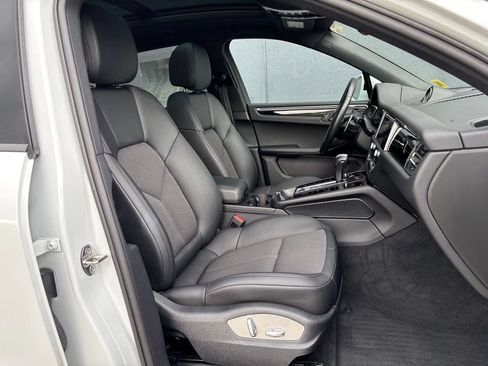 Certified 2023 Porsche Macan AWD/4WD image 20