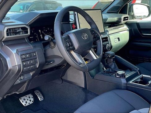 Used 2025 Toyota Tacoma TRD Sport w/ TRD Sport Upgrade Package image 17