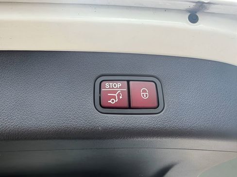 Used 2023 Mercedes-Benz GLC 300 4MATIC w/ Exclusive Trim Package image 33