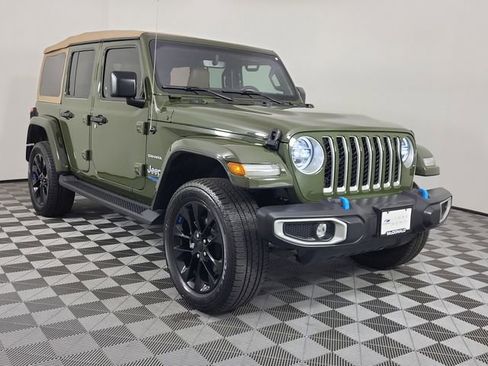 Used 2022 Jeep Wrangler Unlimited Sahara w/ Cold Weather Group AWD/4WD image 7