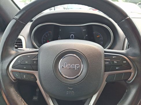 Used 2021 Jeep Grand Cherokee Laredo AWD/4WD image 18