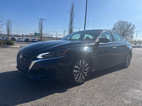 Used 2024 Nissan Altima 2.5 SV image 16
