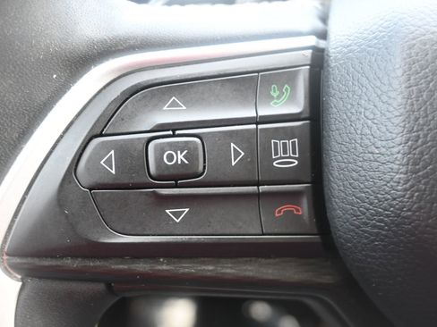 Used 2023 Jeep Grand Cherokee Laredo w/ Luxury Tech Group I image 10