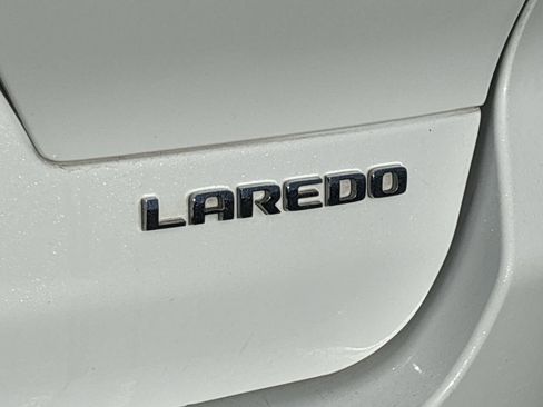 Used 2023 Jeep Grand Cherokee L Laredo image 9