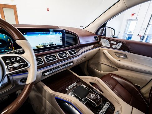 Used 2021 Mercedes-Benz Maybach GLS 600 Maybach GLS 600 image 47