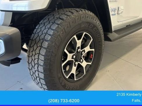 Used 2022 Jeep Wrangler Unlimited Sahara w/ Cold Weather Group image 10