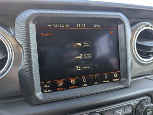 Used 2023 Jeep Wrangler Sahara image 27