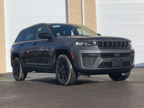New 2026 Jeep Grand Cherokee Altitude AWD/4WD image 2