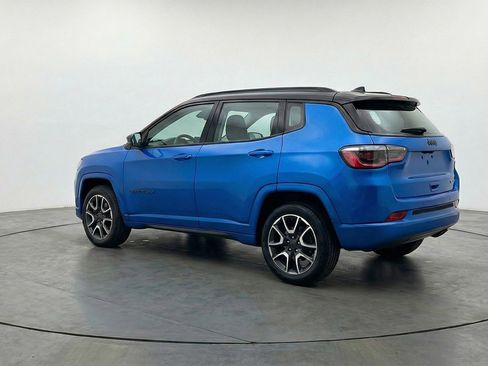 Used 2025 Jeep Compass Trailhawk image 6