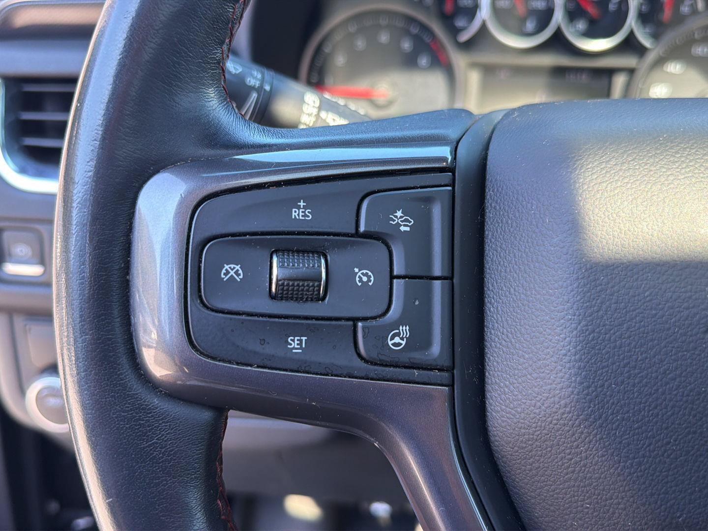 Used 2021 Chevrolet Suburban RST w/ Luxury Package RWD image 23