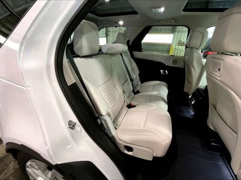 Used 2024 Land Rover Discovery S AWD/4WD image 19