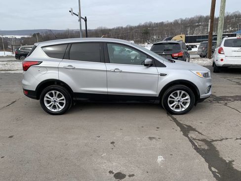 Used 2019 Ford Escape SE image 3