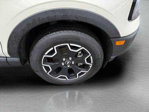 Certified 2025 Ford Bronco Sport Outer Banks w/ Outer Banks Tech Package+ AWD/4WD image 32