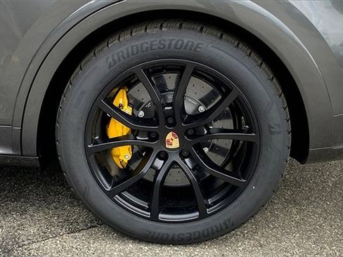 New 2026 Porsche Cayenne GTS image 17
