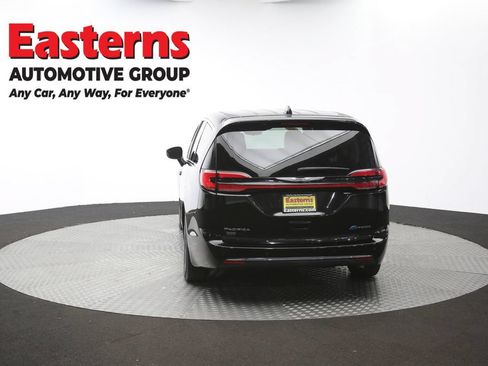 Used 2024 Chrysler Pacifica Limited FWD image 36