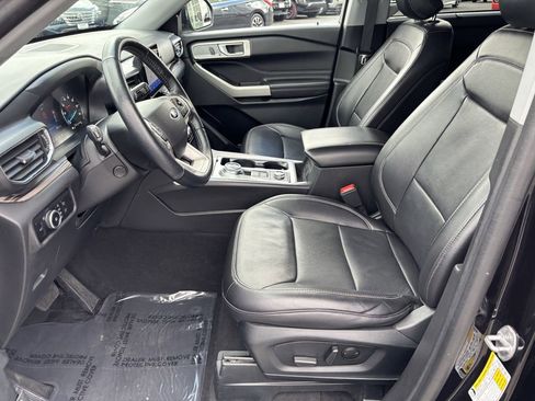 Used 2023 Ford Explorer Limited w/ Equipment Group 301A AWD/4WD image 14