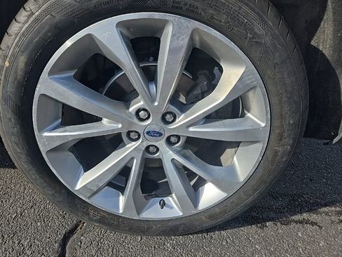 Used 2023 Ford Explorer Platinum w/ Technology Package image 39