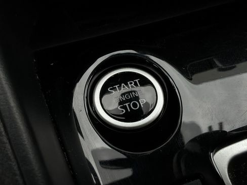 Used 2025 Nissan Versa SV FWD image 22