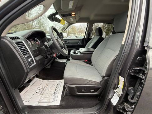 Used 2023 RAM 1500 Classic SLT AWD/4WD image 17