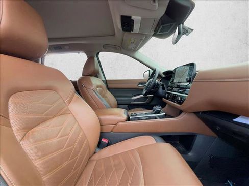 Used 2024 Nissan Pathfinder Platinum w/ Cargo Package image 19