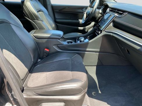 Certified 2025 Jeep Grand Cherokee Altitude AWD/4WD image 27