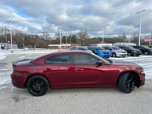 Used 2018 Dodge Charger SXT w/ Blacktop Package image 2