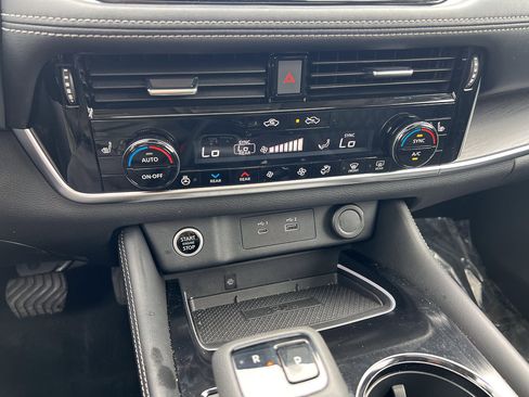 Used 2022 Nissan Rogue Platinum w/ Head-Up Display Package image 24