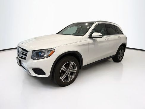 Used 2018 Mercedes-Benz GLC 300 4MATIC image 3