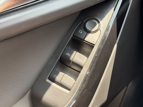 Used 2025 Chevrolet Equinox LT FWD image 18