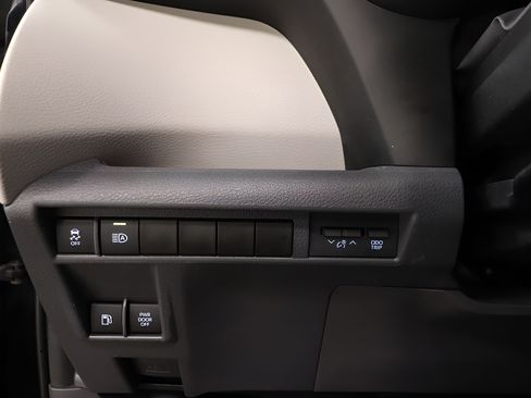 Used 2021 Toyota Sienna XLE FWD image 20