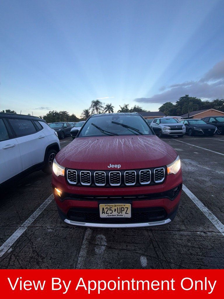 Used 2025 Jeep Compass Limited AWD/4WD image 5